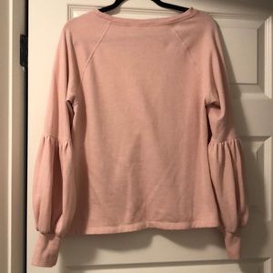 Cute sweatshirt with unique sleeves